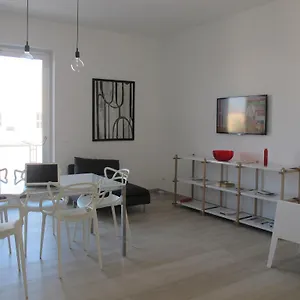 https://penthouse-santa-croce.lecce-hotels.com